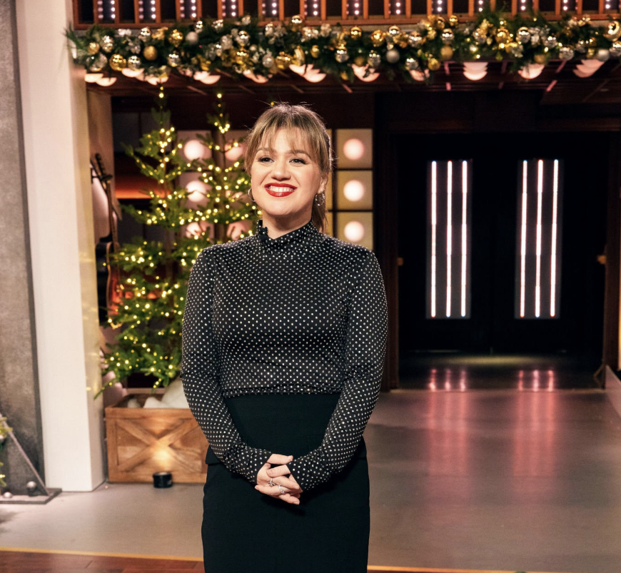 Kelly Clarkson’s fitness journey discussed by fellow celebrities