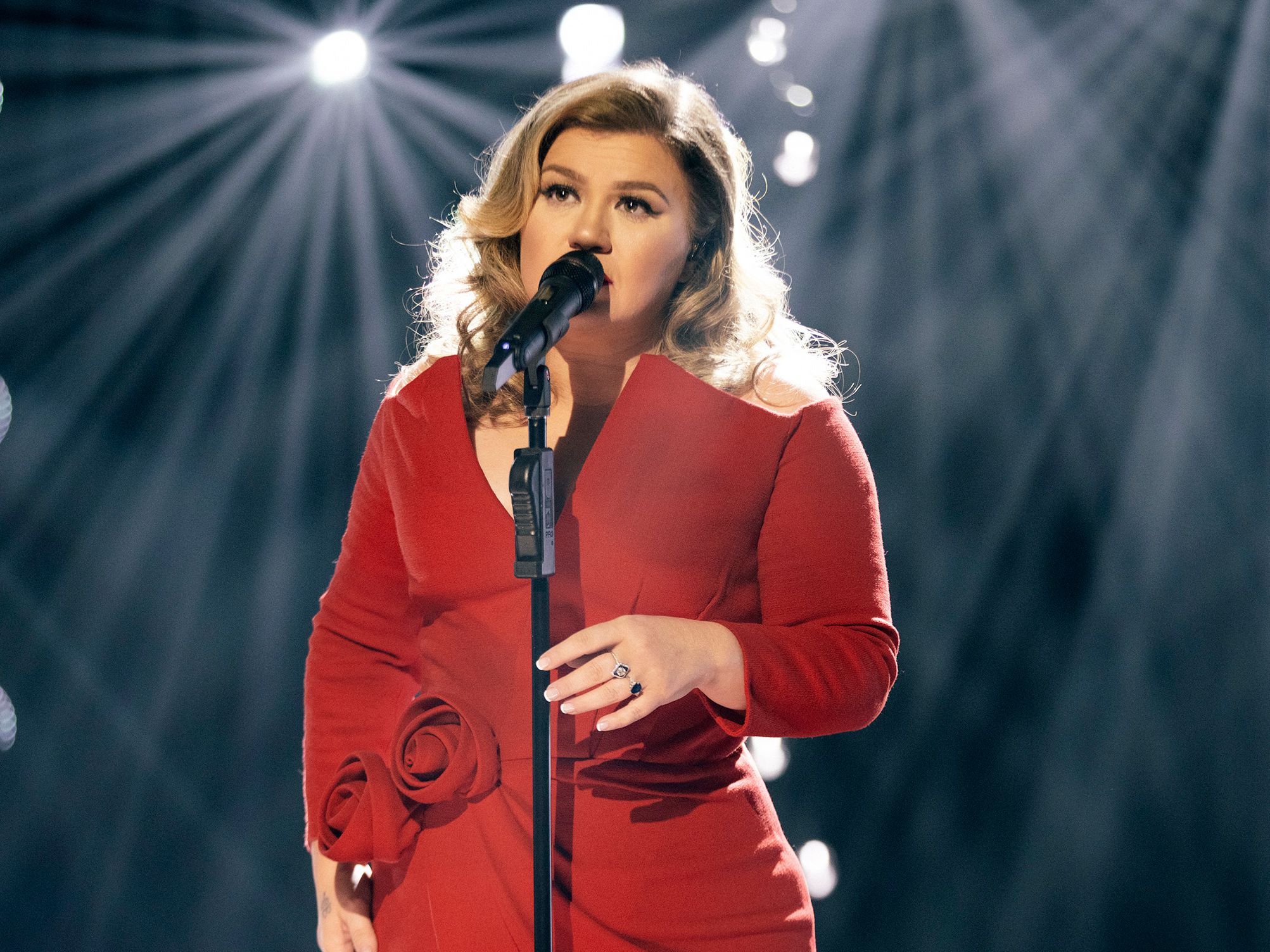 Kelly Clarkson’s approach to balancing emotional and physical health