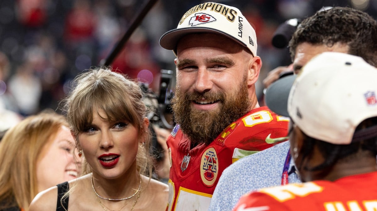 travis kelce unfollows taylor swift