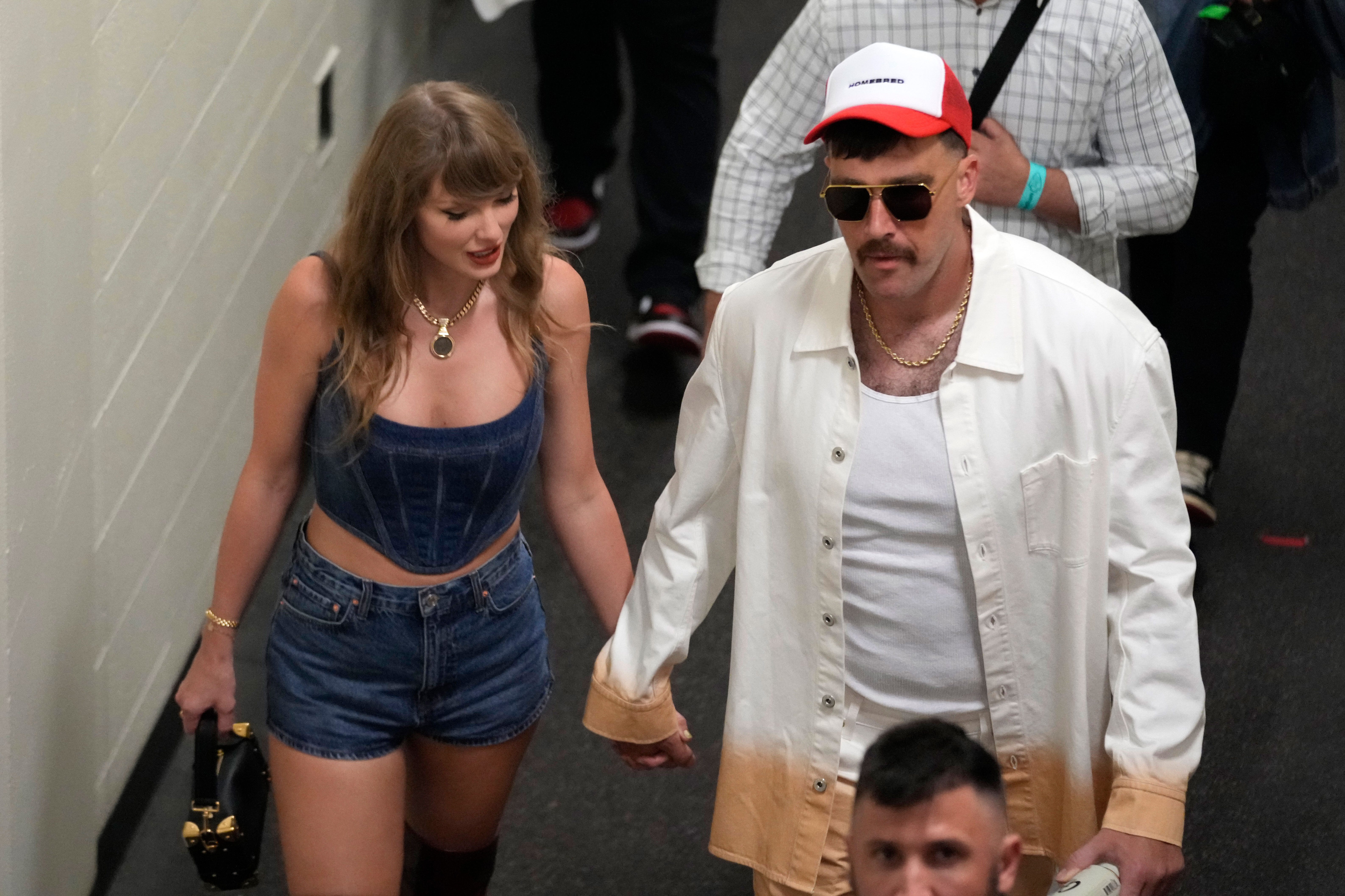 taylor swift and travis kelce engaged