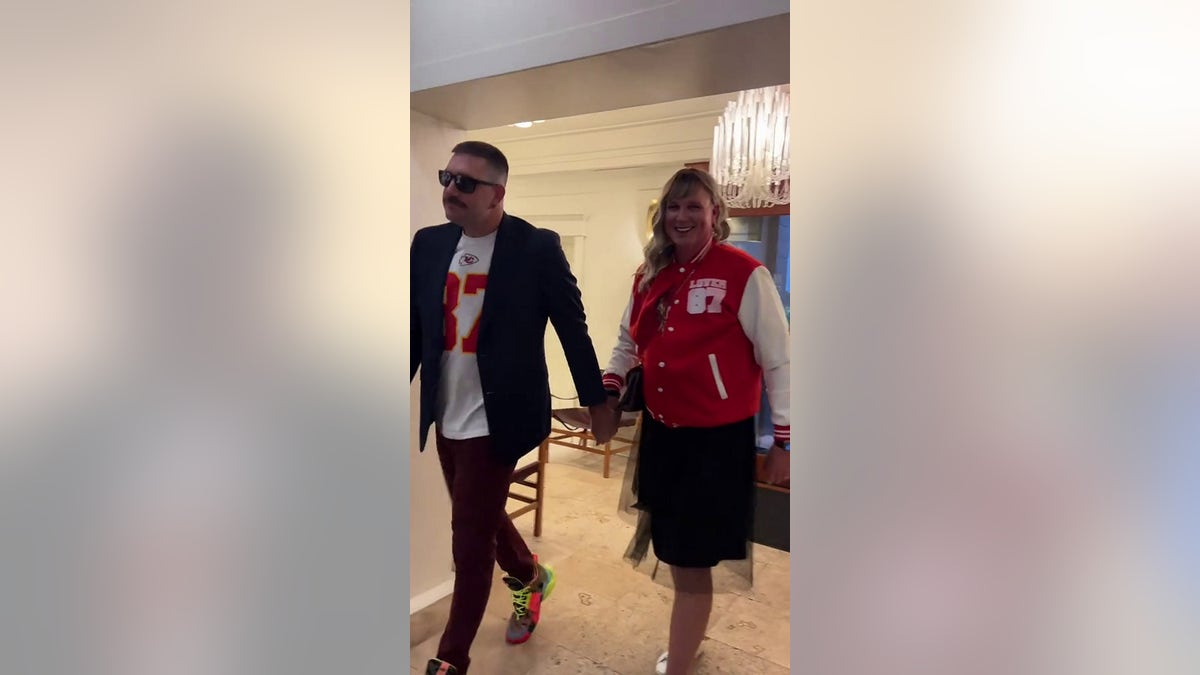 travis kelce and taylor swift halloween costume