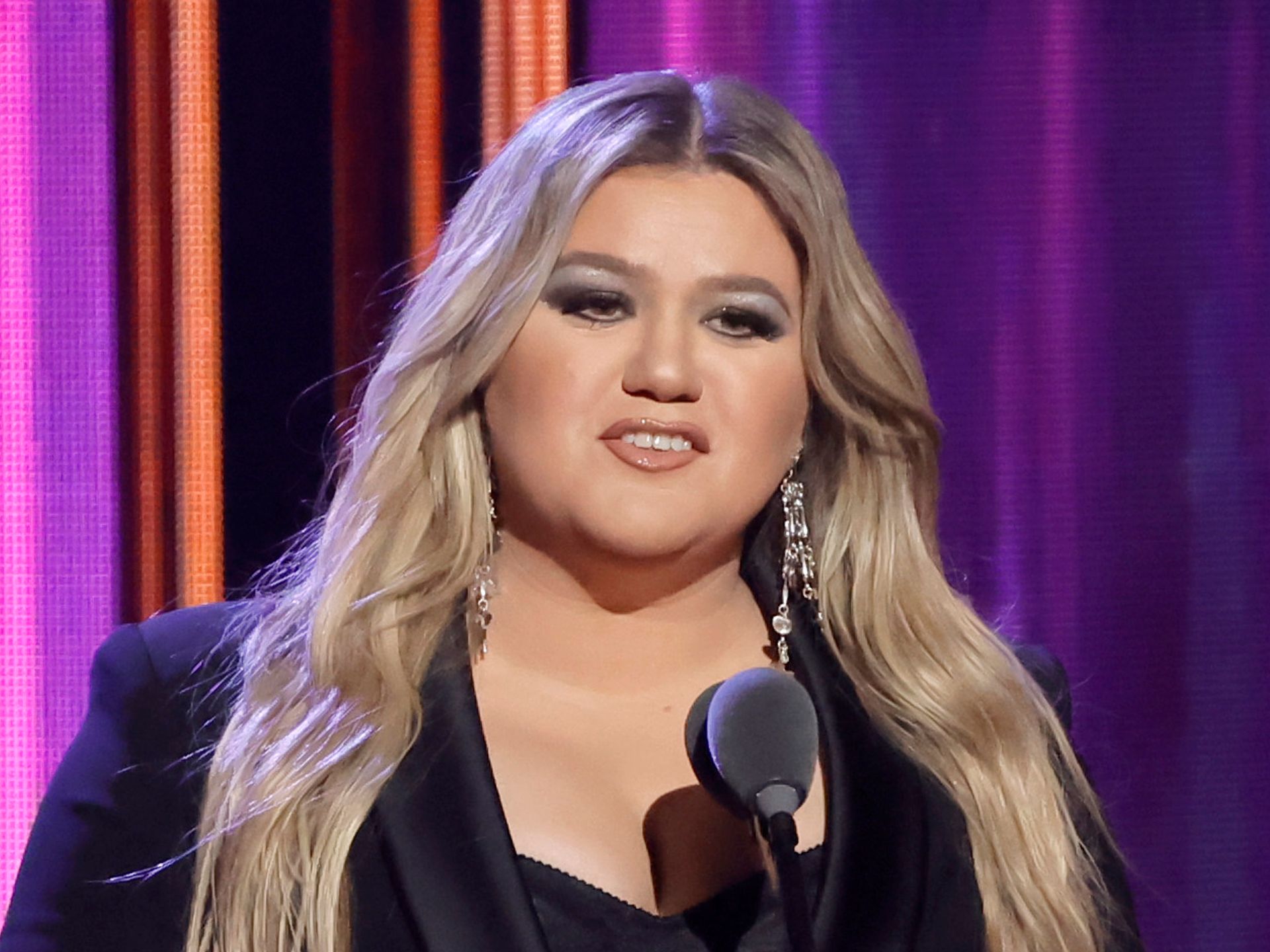 Kelly Clarkson’s approach to balancing emotional and physical health