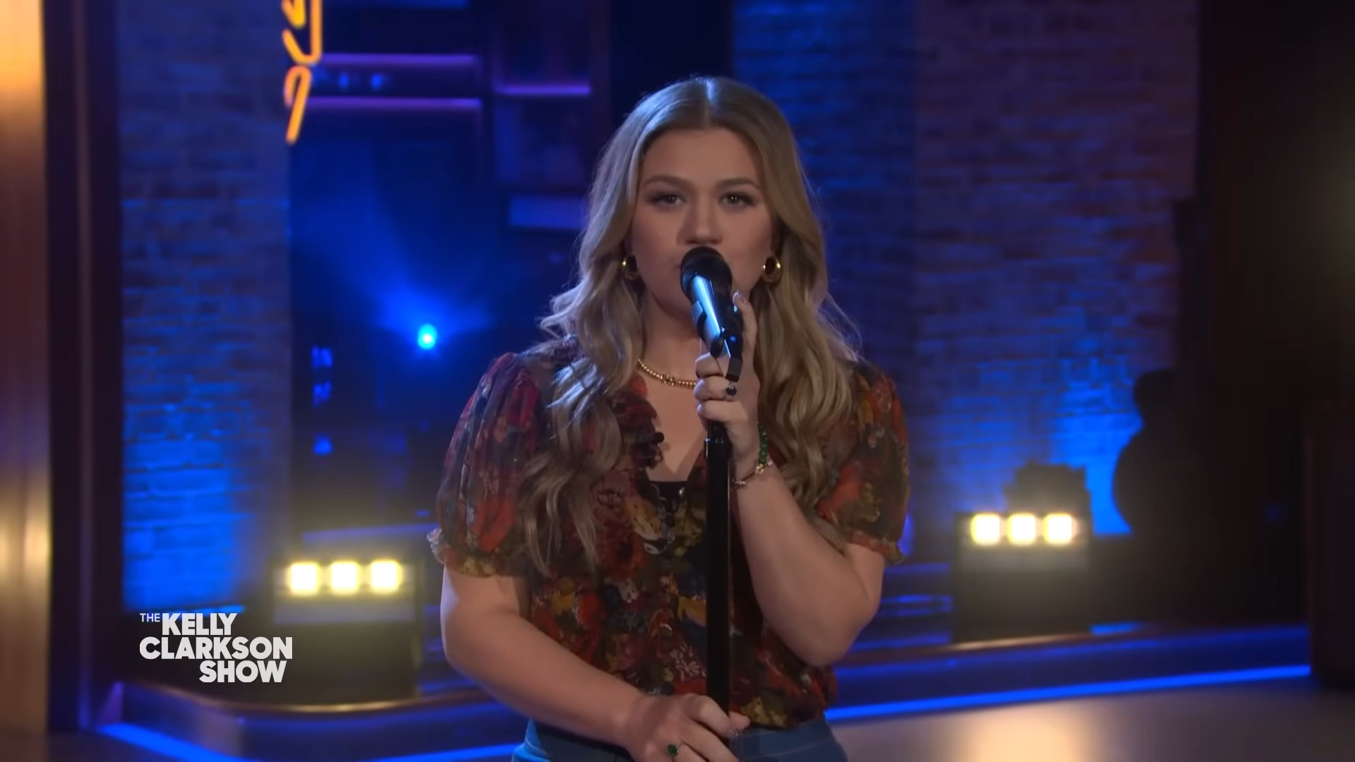 Kelly Clarkson’s tips on building self-confidence through fitness