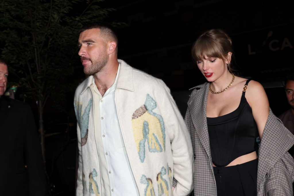 taylor swift travis kelce on stage video