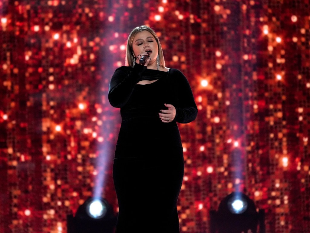Kelly Clarkson’s approach to balancing emotional and physical health