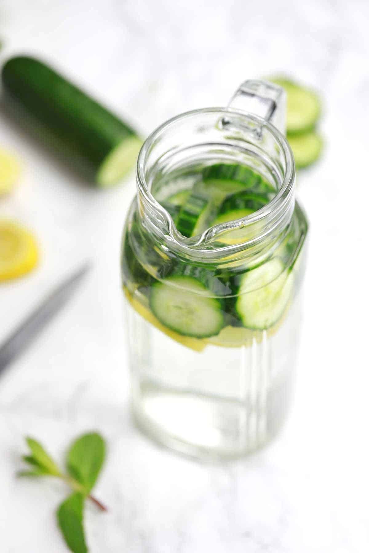 https://img.siterank.app/topic/daily-routine-with-cucumber-infused-water.png
