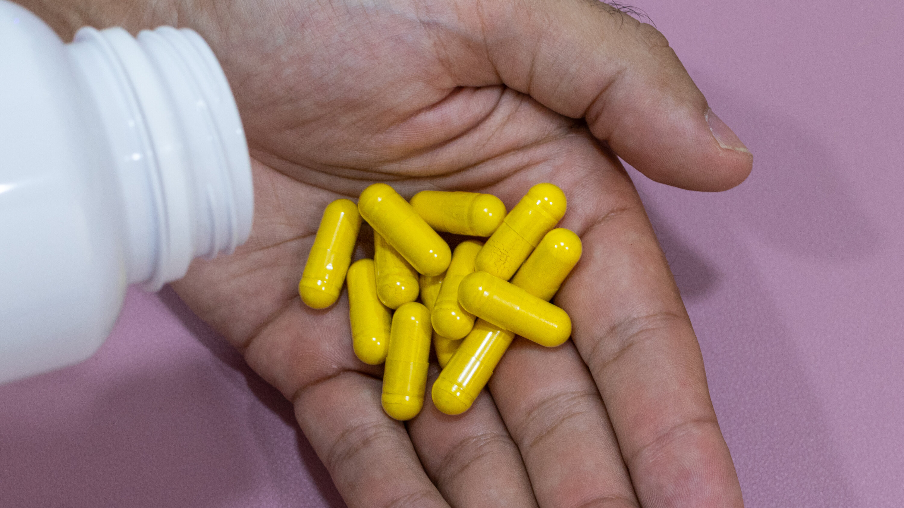 lipo c with b12 injections benefits Pink Gelatin Capsule for Weight Loss? 7 Science-Backed Truths You Need to  Know Before You